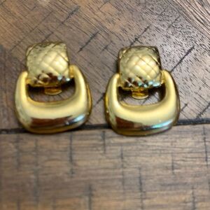 NWOT Gold Quilted shoes clip